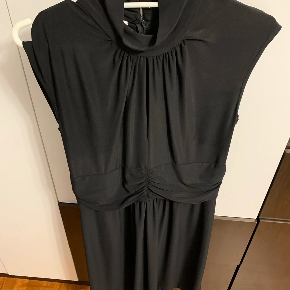 Perfect black Dress - Picture 3 of 13